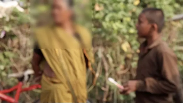 ``அது ஒரு பெண்ணின் உடல் என்பதைப் போலகூட இல்லை. ஒரு பொம்மையை வைத்து விளையாடுவதைப் போல என் மருமகளுடன் அவர்கள் விளையாடி இருக்கிறார்கள்'' என்று கண்ணீருடன் அவருடைய மாமியார் கூறினார்.