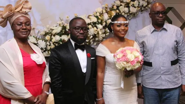 Gomina Fayose ati aya rẹ, Feyisetan ba tọkọ-taya tuntun ya fọto