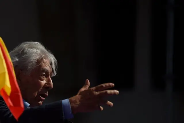 Peru doğumlu, Nobel ödüllü İspanyol yazar Mario Vargas Llosa