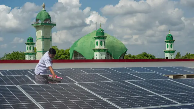 panel surya, energi terbarukan, PLTS