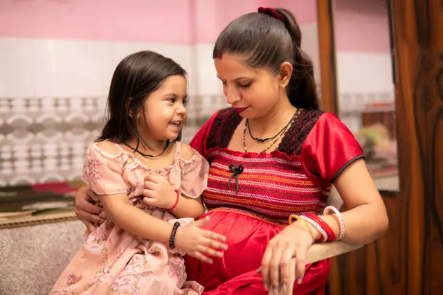 પ્રસૂતિની અલગ-અલગ રીતો, બાથટબ સ્ટૂલ અને ટેબલ પ્રસૂતિ, પ્રસૂતિ દરમિયાન શું ધ્યાન રાખવું, ગર્ભાવસ્થા બીમારી નથી, બીબીસી ગુજરાતી