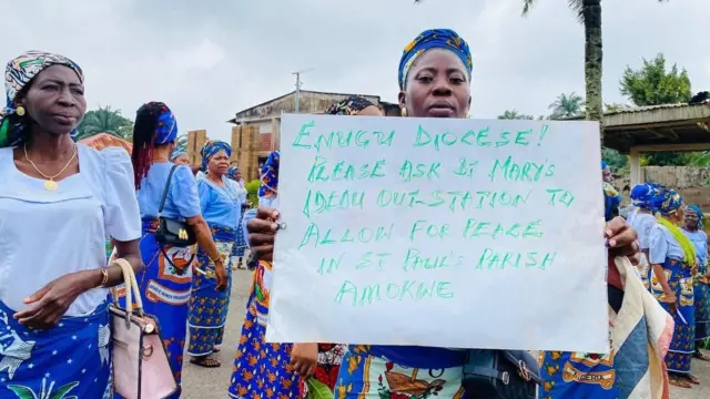 Ha dere ihe n'akwụkwọ sị "Enugu Dayọsis biko gwaa ụmụnwaanyị St. Marys ka ha kwee ka udo chịa parish St. Pauls."