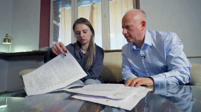 يوليا غريكوفا إلى جانب ستيف روزنبرغ