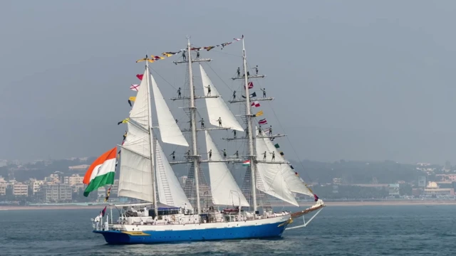 బంగాళాఖాతంలో ప్లీట్ రివ్యూ రిహార్సల్