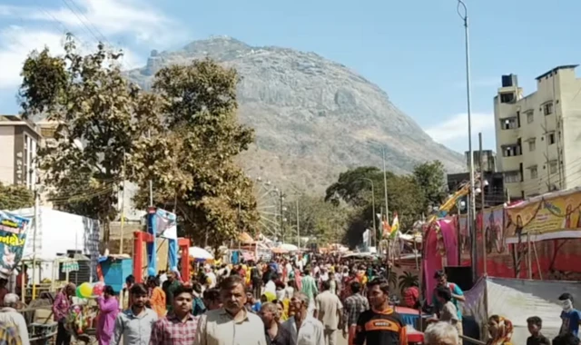 નાગા સાધૂ, રવેડી એટલે શું, ભવનાથના મેળાની શરૂઆત કોણે અને ક્યારે કરાવી, જૂનાગઢ, ગિરનાર પરિક્રમ્મા, જૂના અખાડા, દશનામી, અગ્નિ, રાવટીઓ, બીબીસી ગુજરાતી, બીબીસી ન્યૂઝ ગુજરાતી 