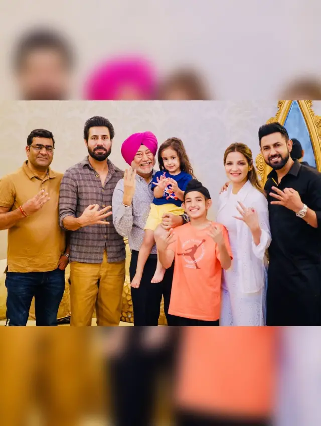 ਗਿੱਪੀ ਨੇ ਜਸਵਿੰਦਰ ਭੱਲਾ ਨਾਲ ਆਪਣੀਆਂ ਕੁਝ ਤਸਵੀਰਾਂ ਵੀ ਸ਼ੇਅਰ ਕੀਤੀਆਂ ਹਨ