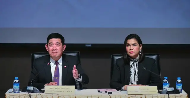 ผมกังวลว่า ผมจะเป็นลูกหนี้ร่วมก็เท่านั้นเอง" นายนิวัติไชย กล่าวตอบสื่อมวลชนเมื่อสอบถามถึงความกังวลต่อนโยบายดังกล่าว