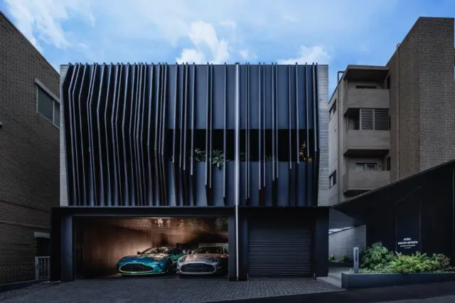 خانه آستون مارتین در منطقه اعیاننشین توکیو قرار دارد