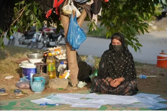 Nazdana with her di Rivers documents 