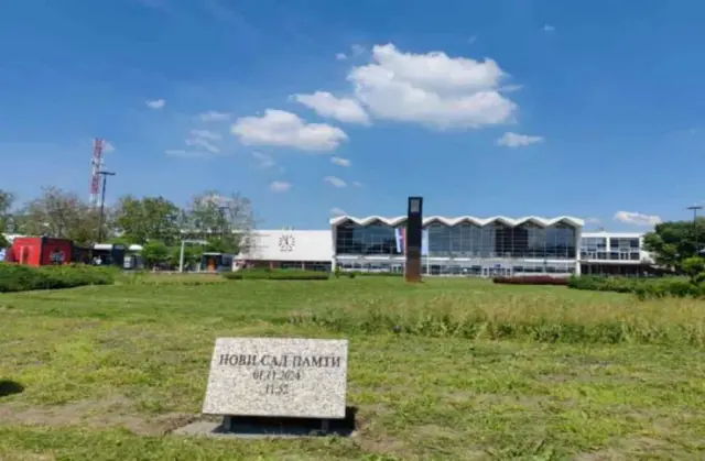 novi sad, protest u novom sadu, tragedija u novom sadu, spomenik žrtvama u Novom Sadu