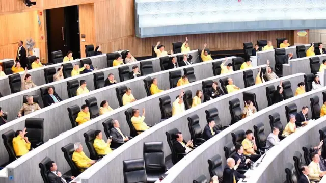 การผ่านร่างแก้ไขรัฐธรรมนูญ ต้องอาศัยเสียงของ สว. 1 ใน 3 ของสมาชิกทั้งหมดที่มีอยู่