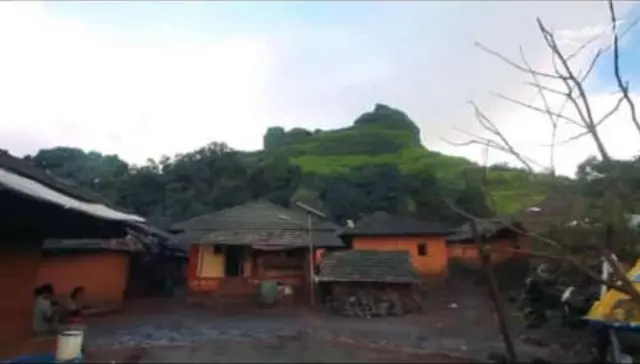 इर्शाळवाडीतली घरं