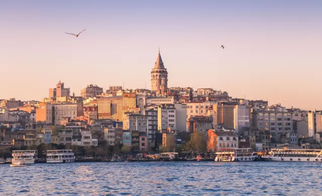 કારાકોયમાં ઝડપથી ઔદ્યોગિકીકરણ પણ થઈ રહ્યું છે