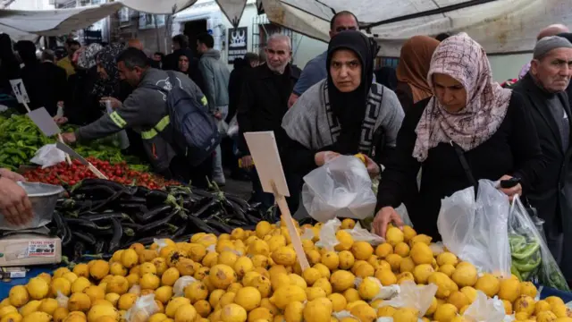 STANBUL, TURKEY - MAY 03: People shop at a local street market on May 03, 2023 in Istanbul, Turkey.