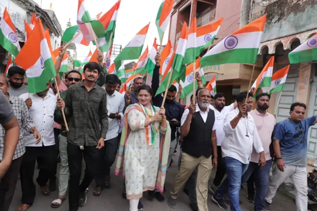 પૂનમ માડમ કોણ છે?