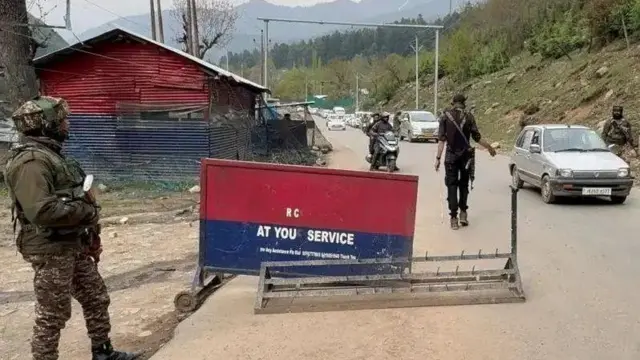 Поліція перекрила дорогу на Пахалгам