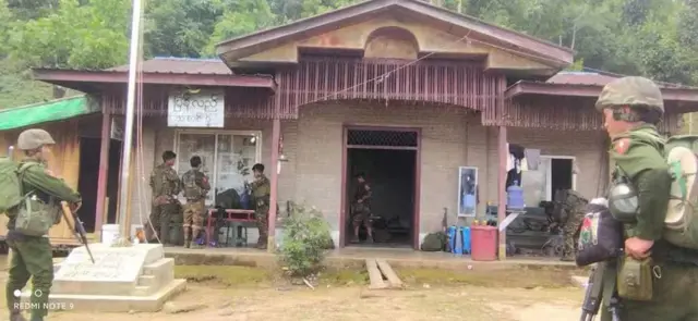 ဝိုင်းမော် - ဆဒုံး - ကံပိုင်တည် လမ်းပိုင်း က ကေအိုင်အေသိမ်းတဲ့စစ်စခန်း 