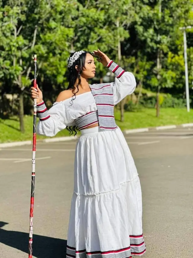 Haannaa Addaamuu uffata aadaa uffattee