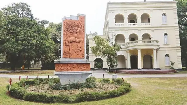 বাংলাদেশে মাসব্যাপী অমর একুশে গ্রন্থমেলার আয়োজক বাংলা একাডেমি