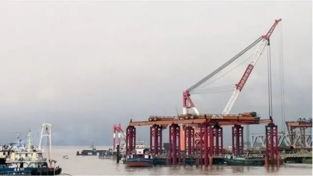 লকডাউনের মধ্যে চলছে পদ্মা সেতুর নির্মাণ কাজ