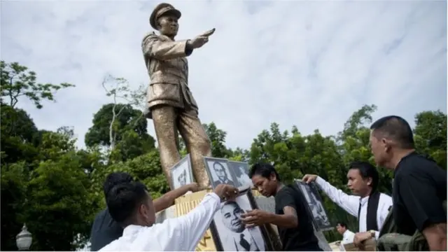 NLD အစိုးရ အာဏာ ရပြီးချိန်ကတည်းက မြန်မာနိုင်ငံတဝန်း ဗိုလ်ချုပ် ကြေးရုပ် စိုက်ထူမှုတွေ ပိုရှိလာ