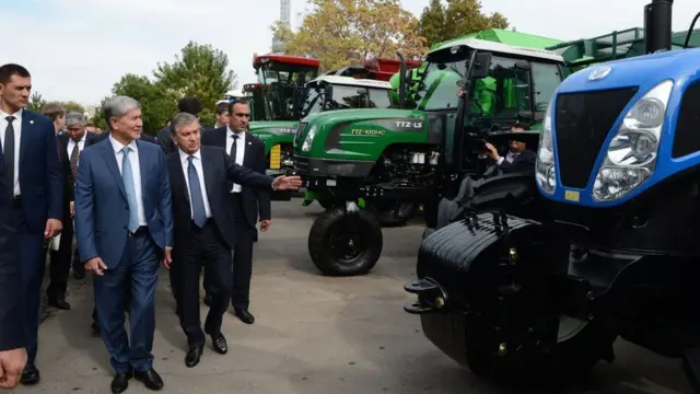 "Узэкспомарказ" көргөзмө комплекси, Ташкент, 5-октябрь