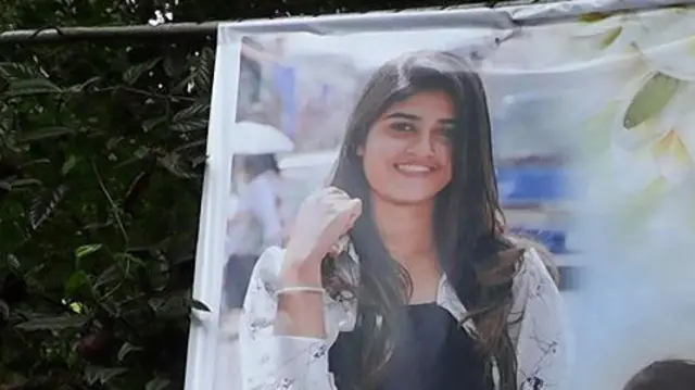 உணவு ஒவ்வாமை காரணமாக ஏற்பட்ட திடீர் சுகயீனத்தினால் 21 வயதான சமோதி மருத்துவமனையில் சேர்க்கப்பட்டுள்ளார்