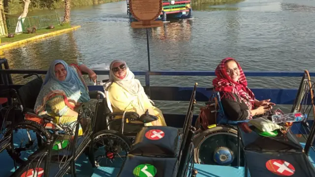 Instagram: @itanzilakhan