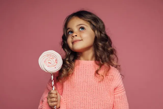 बाळाला पहिल्या 1000 दिवसांमध्ये भरपूर साखर आणि गोड पदार्थ खाऊ घालताय? मग हे वाचाच