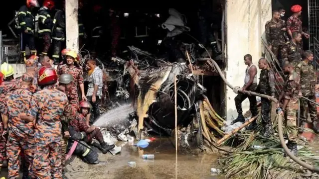 ঘটনার পরপরই উদ্ধার অভিযান শুরু করেছিল ফায়ার সার্ভিস ও সেনাবাহিনী