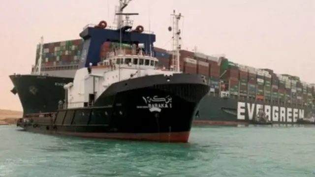 સુએઝ નહેર ઇજિપ્તની 193 કિલોમિટરની નૌગમ્ય નહેર છે જે ભૂમધ્યસાગરને રાતા સમુદ્ર સાથે જોડે છે