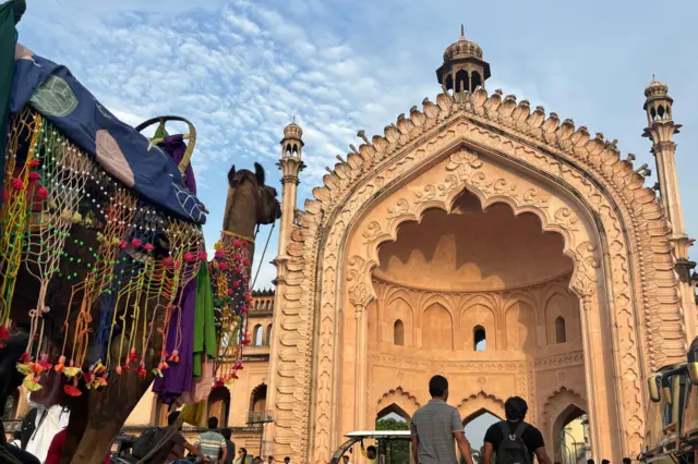 लखनऊ का प्रतिष्ठित रूमी गेट