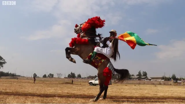 የበዓሉ ታዳሚ ፈረሰኛ