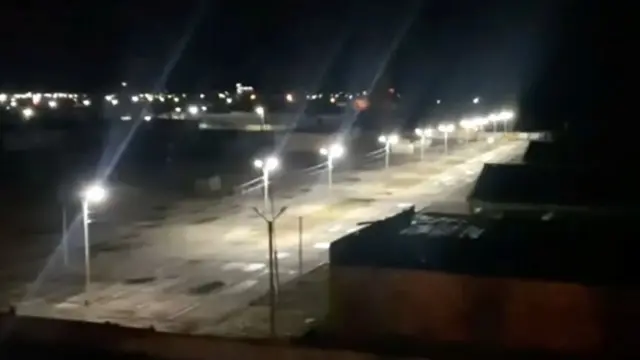 FSB snimci nastali tokom pretresa pokazuju pogled iz Kevinovog stana na obližnju vojnu bazu