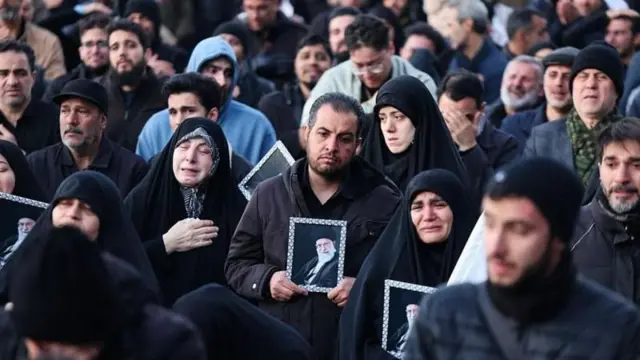 খামেনির মৃত্যুর পর সমর্থকদের শোক