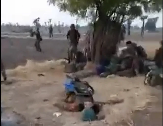 ဘီဘီစီကို ပေးပို့လာတဲ့ ရုပ်သံမှတ်တမ်းမှာ သေဆုံး၊ ဒဏ်ရာရတဲ့ စစ်ကောင်စီတပ်ဖွဲ့ဝင်တွေကိုလည်း တွေ့ရပါတယ်