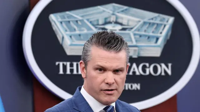 ABD Savunma Bakanı Pete Hegseth, İran savaşında iki haftalık ateşkesin ilan edilmesinin ardından Pentagon basın brifing odasında bir basın toplantısı düzenledi.