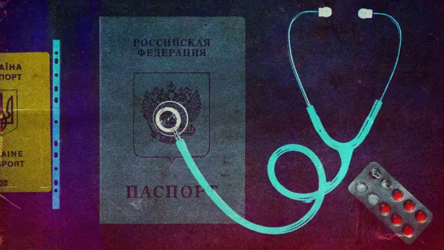 Коллаж — российский паспорт, на нем стетоскоп, а слева упаковка таблеток