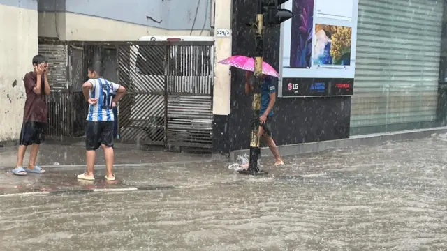 টানা বর্ষণে প্লাবিত বিজয় সরণী এলাকা। 