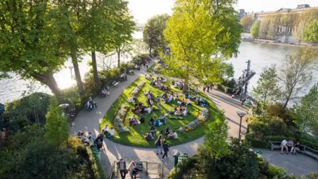 Priča o vitezovima Templarima se završava na skveru Vert-Galant, na kojem je Veliki majstor Žak de Mole bio spaljen na lomači