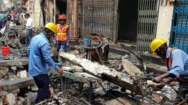 রাতভর চেষ্টার পর সারাদিনও ব্যস্ত সময় কাটে ফায়ার সার্ভিস কর্মীদের