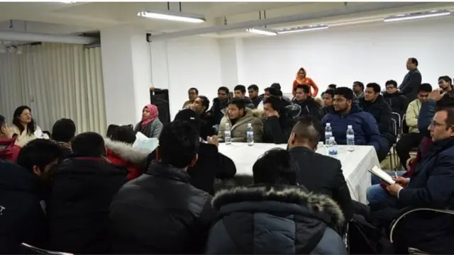 দক্ষিণ কোরিয়ায় বাংলাদেশি কর্মীদের সঙ্গে এমপ্লয়মেন্ট পয়েন্ট সিস্টেম নিয়ে মতবিনিময়ে করছেন দূতাবাসের কর্মকর্তারা