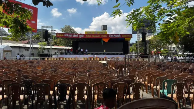 නුගේගොඩ රැලිය සඳහා භූමිය සකසමින් 