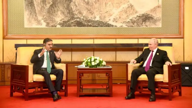 पाकिस्तान के अंतरिम प्रधानमंत्री अनवारुल हक़ काकड़ और रूस के राष्ट्रपति व्लादिमीर पुतिन