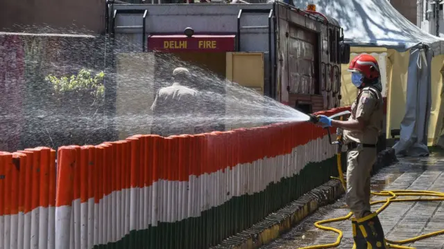 સોશિયલ ડિસ્ટન્સિંગ