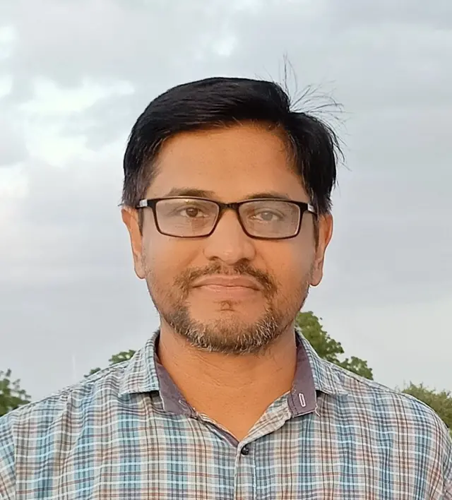 આણંદ કૃષિ યુનિવર્સિટીના કૃષિ હવામાન (કૃષિ હવામાનશાસ્ત્ર) વિભાગના વડા પ્રોફેસર મનોજ લુણાગરિયા