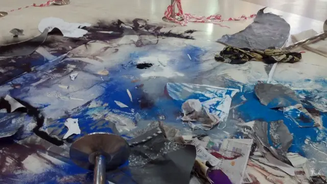 વેરવિખેર કરી દેવાયેલી રંગોળી