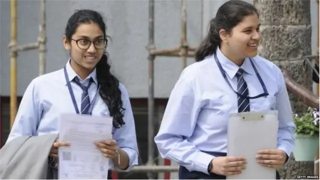 स्कूली छात्राएं