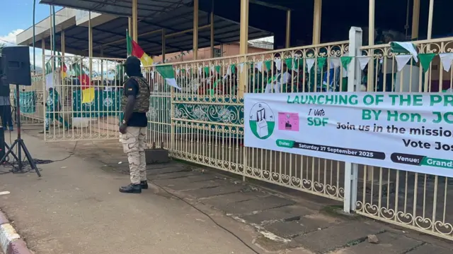 Les forces de l’ordre autour d’un meeting du SDF