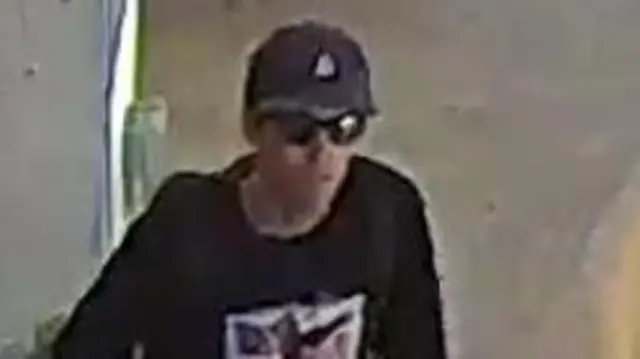 Изображение лица, представляющее интерес для следствия в расследовании убийства Чарли Кирка